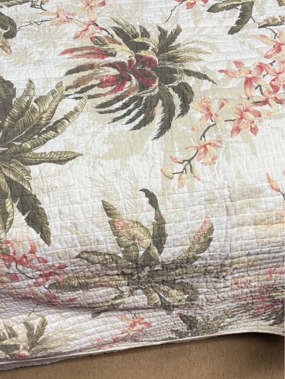 Tommy Bahama Full / Queen Quilt Orchid Excellent Condition No stains No rips